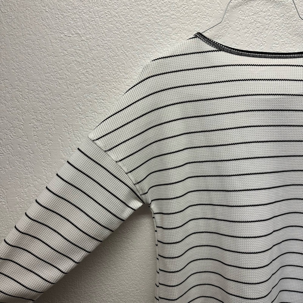 Women’s Sz Lg Long Sleeve Scoop Neck 1/4 Button Up Tee, V492 - Picture 7 of 8